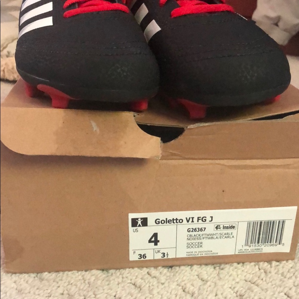 Adidas cleats size 4